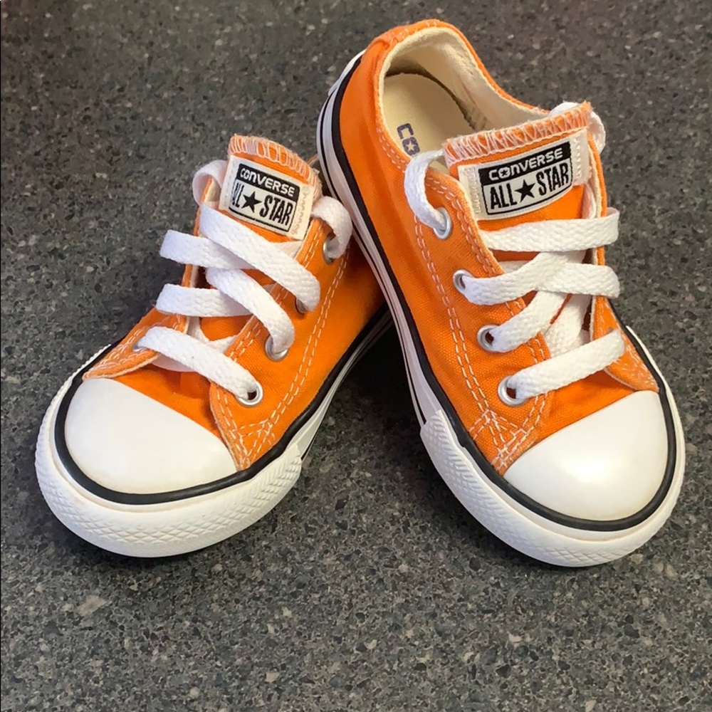 Orange converse all star ⭐️ size 7 toddler shoes